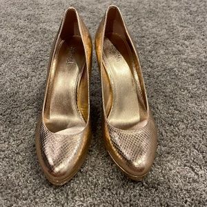 Michael kors rose gold pumps. 9.5